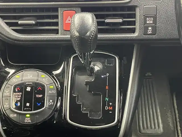 トヨタ ヴォクシー ZS 煌 愛知県 2018(平30)年 8.7万km ブラック 純正９型ナビ　純正１２．１型後席モニター　禁煙車　後席エアコン　ＥＴＣ　ドラレコ　バックカメラ　両側パワースライドドア　セーフティセンス　衝突軽減　レーンキープ　オートハイビーム　クルーズコントロール