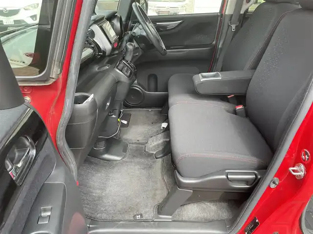ホンダ Ｎ ＢＯＸ 新潟県 2015(平27)年 7.3万km ミラノレッド (株)IDOMが運営する【じしゃロン新潟店】の自社ローン専用車両になります。/こちらは現金またはオートローンご利用時の価格です。自社ローンご希望の方は別途その旨お申付け下さい/社外ナビ/フルセグTV視聴可能/Bluetooth接続可能/CD/DVD視聴可能/バックカメラ/ビルトインETC/片側パワースライドドア/横滑り防止装置/HIDヘッドライト（オート機能あり）/プッシュスタート/後席サンシェード/ブラックフロントグリル＆AW/ウィンカーミラー/純正フロアマット/LED室内灯/スマートキー