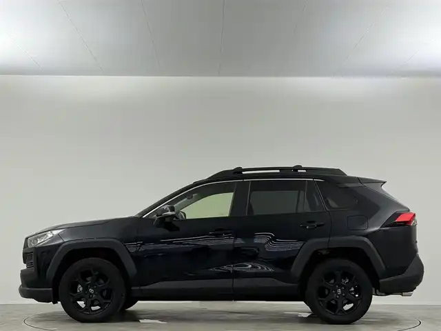 トヨタ ＲＡＶ４ アドベンチャー オフロードPKG 埼玉県 2021(令3)年 1.6万km アティチュードブラックマイカ 純正ディスプレイオーディオ　フルセグＴＶ　ナビ　バックカメラ　シートヒーター　エアシート　ステアリングヒーター　ハンズフリー充電　クリアランスソナー　ドライブレコーダー　ビルトインＥＴＣ　フロアマット