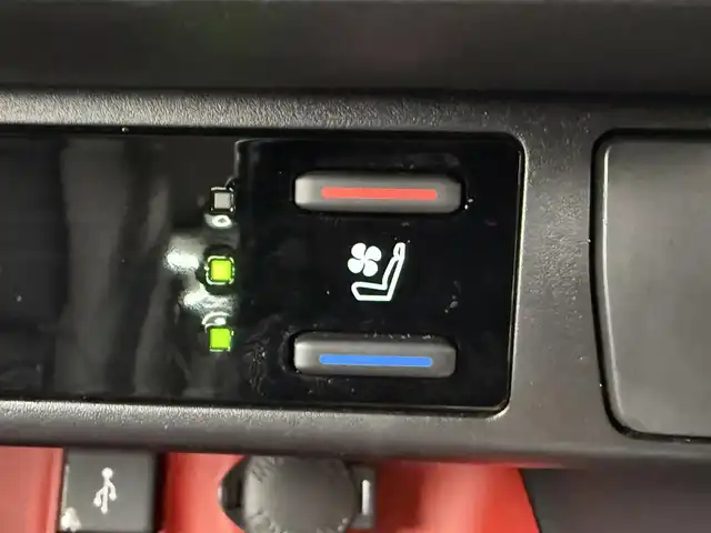 トヨタ ＲＡＶ４ アドベンチャー オフロードPKG 埼玉県 2021(令3)年 1.6万km アティチュードブラックマイカ 純正ディスプレイオーディオ　フルセグＴＶ　ナビ　バックカメラ　シートヒーター　エアシート　ステアリングヒーター　ハンズフリー充電　クリアランスソナー　ドライブレコーダー　ビルトインＥＴＣ　フロアマット