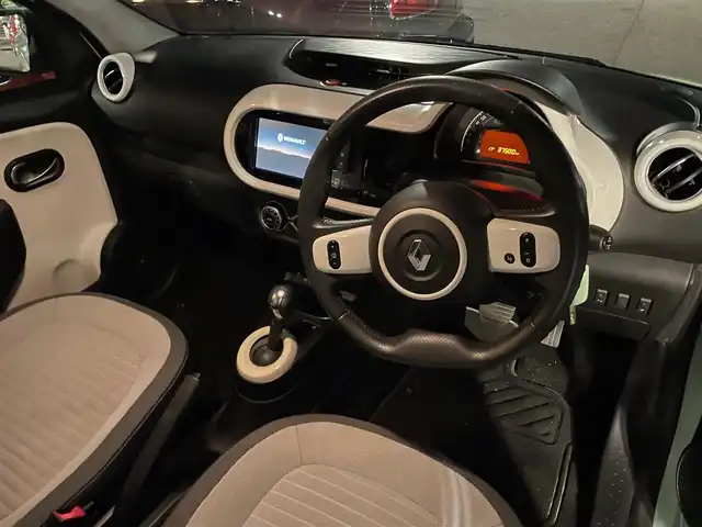 ルノー トゥインゴ EDC 香川県 2020(令2)年 3.8万km Ｌグリーン ワンオーナー/取扱説明書/保証書/ディスプレイオーディオ/ミラーリング/BT/USB/AUX/ドライブレコーダー/レーンキープ/純正15インチアルミ/キーレス