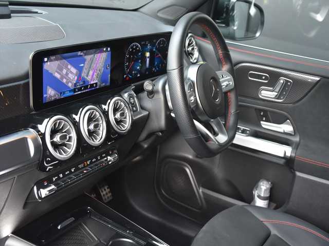 メルセデス・ベンツ ＧＬＢ２００ｄ AMGライン 和歌山県 2020(令2)年 1.2万km 黒 ナビゲーションパッケージ/360度カメラ/フルセグTV/レーダーセーフティパッケージ/オートテールゲート/ワイヤレス充電/アンビエントライト/ハーフレザーシート/パワーシート/シートヒーター/パドルシフト/ドラレコ/純19AW/LED/ETC