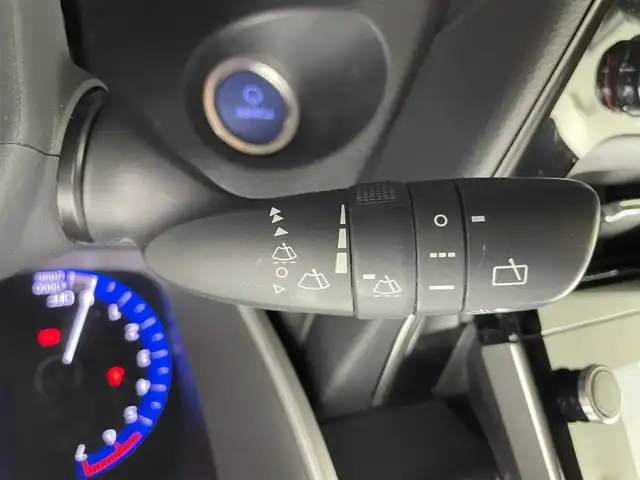 トヨタ カローラ クロス ハイブリッド Z 富山県 2023(令5)年 3.8万km プラチナホワイトパールマイカ 純正9型ディスプレイオーディオ（AM/FM/USB/BT）/バックカメラ/F/S/Rモデリスタエアロ/シーケンシャルターンランプ/ルーフレール/電動リアゲート/プリクラッシュセーフティ/レーダークルーズコントロール/レーンキープアシスト/オートマチックハイビーム/LEDヘッドライト/ハーフレザーシート/前席シートヒーター/ドライブレコーダー前後/ビルトインETC2.0/デジタルインナーミラー/スマートキー/プッシュスタート/純正フロアマット/ハンドルカバー/純正１８インチAW