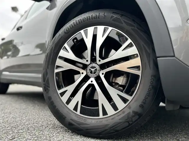 メルセデス・ベンツ Ｍ・ベンツ ＧＬＡ１８０ 東京都 2024(令6)年 0.6万km マウンテングレー 【MP202501】/ワンオーナー/パノラミックスライディングルーフ/ユーザーエクスペリエンス/10.25インチワイドディスプレイナビ/Bluetoothオーディオ／フルセグTV/10.25インチコックピットディスプレイ/レーダーセーフティパッケージ/LEDハイパフォーマンスヘッドランプ/アダプティブハイビームアシスト/純正18インチアルミホイール/スマートキー×2/保証書/取扱説明書/R7/10ディーラー整備記録簿あり