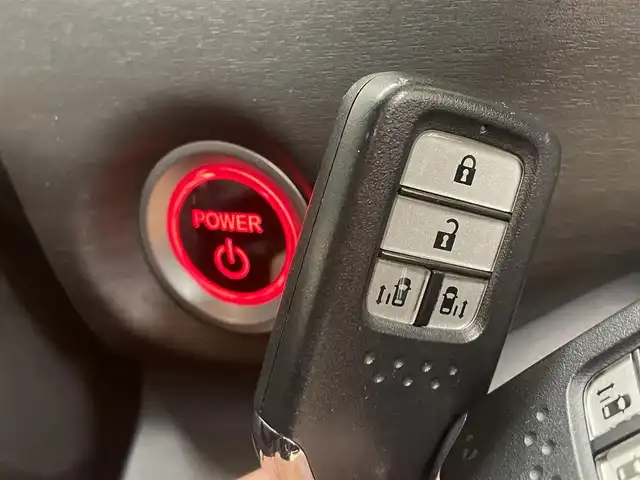 ホンダ フリード ハイブリット EX 群馬県 2017(平29)年 7.1万km モダンスティールM ホンダセンシング/・衝突軽減ブレーキ/・レーンキープアシスト/・オートライト/・クルーズコントロール/・横滑り防止/純正9インチナビ/・AM/FM/MSV/・Bluetooth/SD/・CD/DVD/両側電動スライドドア/バックカメラ/LEDヘッドライト/フォグランプ/ETC/前席シートヒーター/純正ドライブレコーダー/純正フロアマット/純正ドアバイザー/プッシュスタート/スマートキー