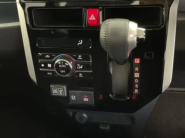 トヨタ ルーミー カスタムG 鹿児島県 2024(令6)年 1万km パールホワイトⅢ 純正ディスプレイオーディオ/（BT/フルセグTV）/両側パワースライドドア/レーダークルーズコントロール/衝突被害軽減ブレーキ/レーンキープアシスト/アイドリングストップ/電動パーキングブレーキ/オートホールド/オートライト/オートマチックハイビーム