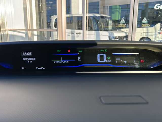 ホンダ ステップワゴン スパーダ ハイブリッド G EX ホンダセンシング 静岡県 2017(平29)年 9.7万km プレミアムスパークルブラックパール 純正メモリナビ/・CD/・DVD/・フルセグＴＶ/・Bluetooth/・USB/・AM/・FM/主要装備/・両側パワスラ/・後席モニター/・ホンダセンシング/・衝突軽減/・レーンキープ/・追従クルコン/・全方位カメラ/・ビルトインETC/・ドラレコ前後/・ハーフレザーシート/・シートヒーターD/N席/・電動パーキングブレーキ/・オートホールド/・純正フロアマット/・純正アルミホイール/・LEDヘッドライト/・オートライト/・ステリモ