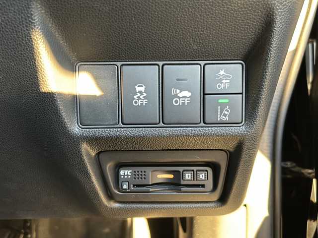 ホンダ ステップワゴン スパーダ ハイブリッド G EX ホンダセンシング 静岡県 2017(平29)年 9.7万km プレミアムスパークルブラックパール 純正メモリナビ/・CD/・DVD/・フルセグＴＶ/・Bluetooth/・USB/・AM/・FM/主要装備/・両側パワスラ/・後席モニター/・ホンダセンシング/・衝突軽減/・レーンキープ/・追従クルコン/・全方位カメラ/・ビルトインETC/・ドラレコ前後/・ハーフレザーシート/・シートヒーターD/N席/・電動パーキングブレーキ/・オートホールド/・純正フロアマット/・純正アルミホイール/・LEDヘッドライト/・オートライト/・ステリモ