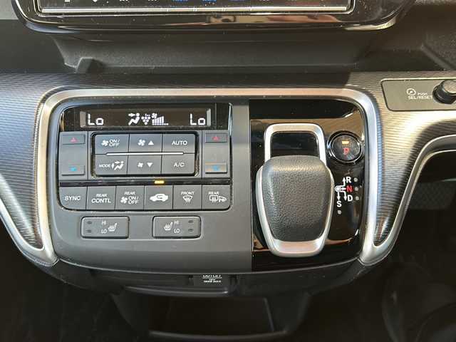 ホンダ ステップワゴン スパーダ ハイブリッド G EX ホンダセンシング 静岡県 2017(平29)年 9.7万km プレミアムスパークルブラックパール 純正メモリナビ/・CD/・DVD/・フルセグＴＶ/・Bluetooth/・USB/・AM/・FM/主要装備/・両側パワスラ/・後席モニター/・ホンダセンシング/・衝突軽減/・レーンキープ/・追従クルコン/・全方位カメラ/・ビルトインETC/・ドラレコ前後/・ハーフレザーシート/・シートヒーターD/N席/・電動パーキングブレーキ/・オートホールド/・純正フロアマット/・純正アルミホイール/・LEDヘッドライト/・オートライト/・ステリモ