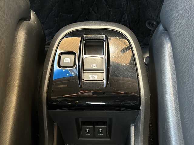 ホンダ ステップワゴン スパーダ ハイブリッド G EX ホンダセンシング 静岡県 2017(平29)年 9.7万km プレミアムスパークルブラックパール 純正メモリナビ/・CD/・DVD/・フルセグＴＶ/・Bluetooth/・USB/・AM/・FM/主要装備/・両側パワスラ/・後席モニター/・ホンダセンシング/・衝突軽減/・レーンキープ/・追従クルコン/・全方位カメラ/・ビルトインETC/・ドラレコ前後/・ハーフレザーシート/・シートヒーターD/N席/・電動パーキングブレーキ/・オートホールド/・純正フロアマット/・純正アルミホイール/・LEDヘッドライト/・オートライト/・ステリモ