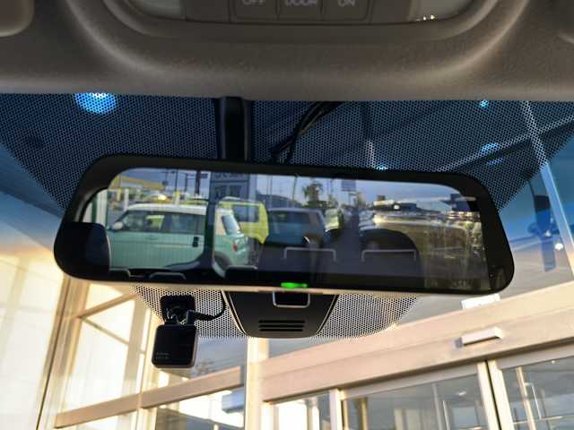 ホンダ ステップワゴン スパーダ ハイブリッド G EX ホンダセンシング 静岡県 2017(平29)年 9.7万km プレミアムスパークルブラックパール 純正メモリナビ/・CD/・DVD/・フルセグＴＶ/・Bluetooth/・USB/・AM/・FM/主要装備/・両側パワスラ/・後席モニター/・ホンダセンシング/・衝突軽減/・レーンキープ/・追従クルコン/・全方位カメラ/・ビルトインETC/・ドラレコ前後/・ハーフレザーシート/・シートヒーターD/N席/・電動パーキングブレーキ/・オートホールド/・純正フロアマット/・純正アルミホイール/・LEDヘッドライト/・オートライト/・ステリモ