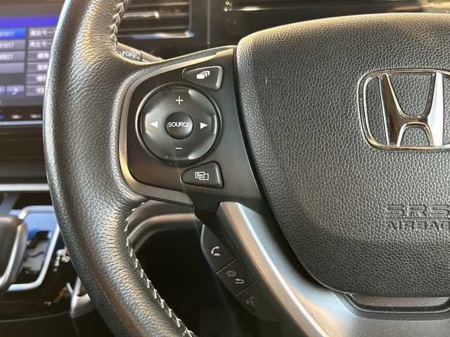 ホンダ ステップワゴン スパーダ ハイブリッド G EX ホンダセンシング 静岡県 2017(平29)年 9.7万km プレミアムスパークルブラックパール 純正メモリナビ/・CD/・DVD/・フルセグＴＶ/・Bluetooth/・USB/・AM/・FM/主要装備/・両側パワスラ/・後席モニター/・ホンダセンシング/・衝突軽減/・レーンキープ/・追従クルコン/・全方位カメラ/・ビルトインETC/・ドラレコ前後/・ハーフレザーシート/・シートヒーターD/N席/・電動パーキングブレーキ/・オートホールド/・純正フロアマット/・純正アルミホイール/・LEDヘッドライト/・オートライト/・ステリモ