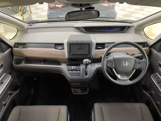 ホンダ フリード G ホンダセンシング 神奈川県 2022(令4)年 1.2万km クリスタルブラックパール 社外7インチメモリナビ/前後ドライブレコーダー/両側パワースライドドア/ホンダセンシング/バックカメラ/アダプティブクルーズコントロール/横滑り防止装置/衝突被害軽減システム/車線逸脱警報/ETC/アイドリングストップ/LEDヘッドライト/フォグランプ/オートライト/ウィンカーミラー/電動格納ミラー/プッシュスタート/スマートキー/フロアマット/スペアキー/取扱説明書/保証書