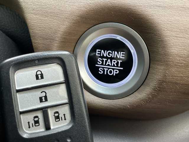 ホンダ フリード G ホンダセンシング 神奈川県 2022(令4)年 1.2万km クリスタルブラックパール 社外7インチメモリナビ/前後ドライブレコーダー/両側パワースライドドア/ホンダセンシング/バックカメラ/アダプティブクルーズコントロール/横滑り防止装置/衝突被害軽減システム/車線逸脱警報/ETC/アイドリングストップ/LEDヘッドライト/フォグランプ/オートライト/ウィンカーミラー/電動格納ミラー/プッシュスタート/スマートキー/フロアマット/スペアキー/取扱説明書/保証書