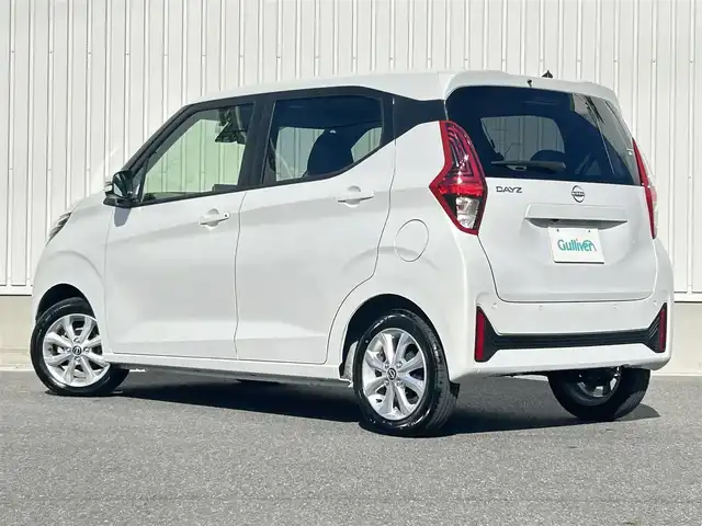 日産 デイズ X 群馬県 2024(令6)年 0.3万km ホワイトパール 純正ナビ/　(AM/FM/TV/BT/)/アラウンドビューモニター/エマージェンシーブレーキ/車線逸脱警報/先行車発進お知らせ機能/標識認識機能/ふらつき警報/クリアランスソナー/アイドリングストップ/前方ドライブレコーダー/ETC2.0/ステアリングリモコン/社外フロアマット/AUTOライト/LEDヘッドライト