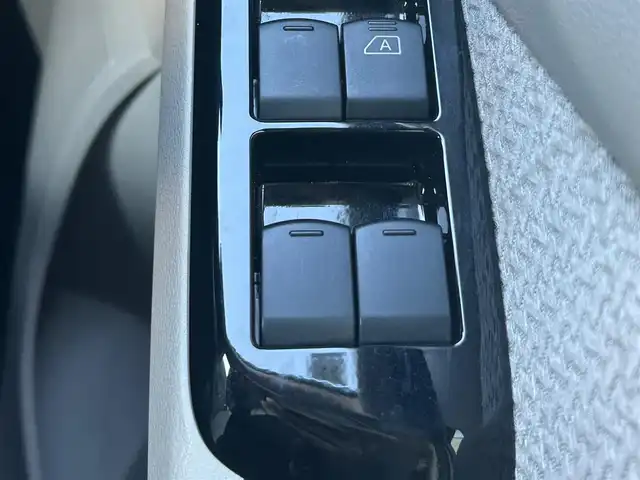 日産 デイズ X 群馬県 2024(令6)年 0.3万km ホワイトパール 純正ナビ/　(AM/FM/TV/BT/)/アラウンドビューモニター/エマージェンシーブレーキ/車線逸脱警報/先行車発進お知らせ機能/標識認識機能/ふらつき警報/クリアランスソナー/アイドリングストップ/前方ドライブレコーダー/ETC2.0/ステアリングリモコン/社外フロアマット/AUTOライト/LEDヘッドライト