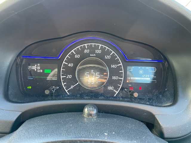 日産 ノート e－パワー X 神奈川県 2017(平29)年 12.4万km ガーネットレッド ワンオーナー/純正メモリナビ/全方位モニター/ETC/プッシュスタート/バックカメラ/ウィンカーミラー/取説・保証書/純正フロアマット