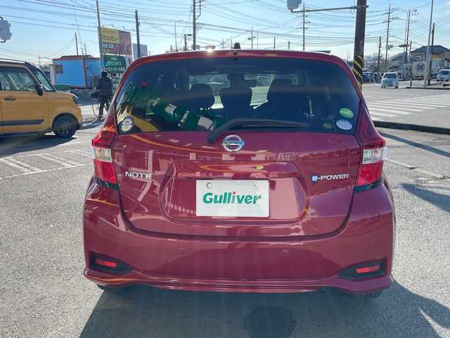 日産 ノート e－パワー X 神奈川県 2017(平29)年 12.4万km ガーネットレッド ワンオーナー/純正メモリナビ/全方位モニター/ETC/プッシュスタート/バックカメラ/ウィンカーミラー/取説・保証書/純正フロアマット