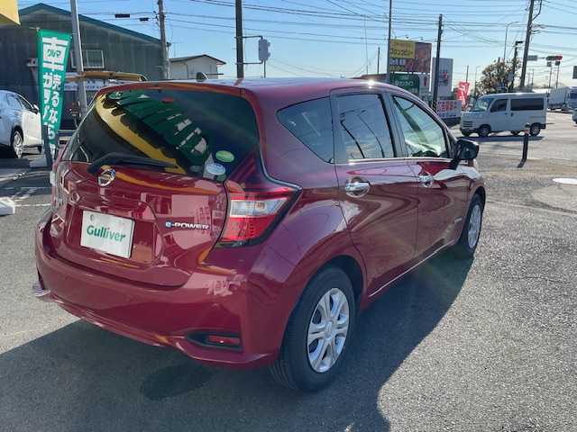 日産 ノート e－パワー X 神奈川県 2017(平29)年 12.4万km ガーネットレッド ワンオーナー/純正メモリナビ/全方位モニター/ETC/プッシュスタート/バックカメラ/ウィンカーミラー/取説・保証書/純正フロアマット