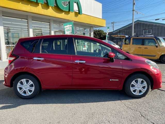 日産 ノート e－パワー X 神奈川県 2017(平29)年 12.4万km ガーネットレッド ワンオーナー/純正メモリナビ/全方位モニター/ETC/プッシュスタート/バックカメラ/ウィンカーミラー/取説・保証書/純正フロアマット