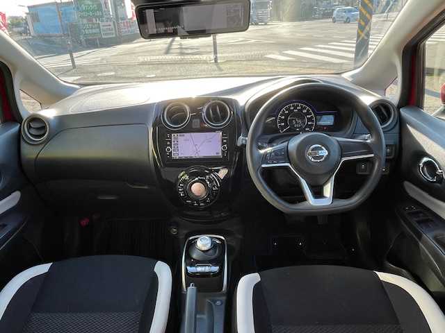 日産 ノート e－パワー X 神奈川県 2017(平29)年 12.4万km ガーネットレッド ワンオーナー/純正メモリナビ/全方位モニター/ETC/プッシュスタート/バックカメラ/ウィンカーミラー/取説・保証書/純正フロアマット