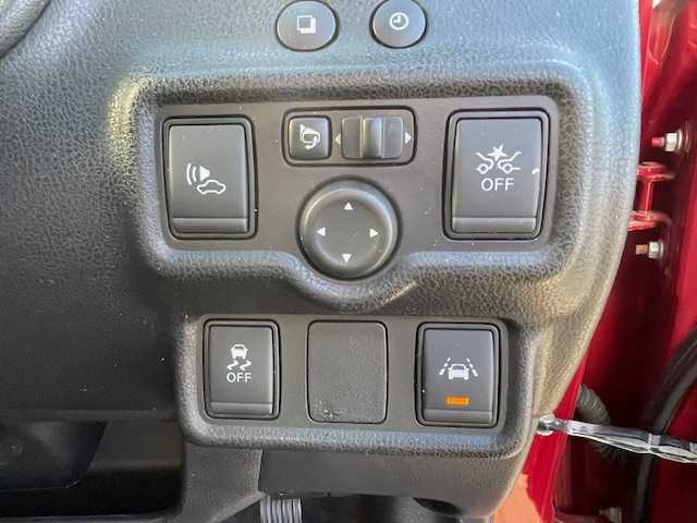 日産 ノート e－パワー X 神奈川県 2017(平29)年 12.4万km ガーネットレッド ワンオーナー/純正メモリナビ/全方位モニター/ETC/プッシュスタート/バックカメラ/ウィンカーミラー/取説・保証書/純正フロアマット