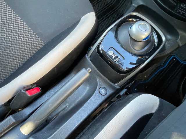 日産 ノート e－パワー X 神奈川県 2017(平29)年 12.4万km ガーネットレッド ワンオーナー/純正メモリナビ/全方位モニター/ETC/プッシュスタート/バックカメラ/ウィンカーミラー/取説・保証書/純正フロアマット