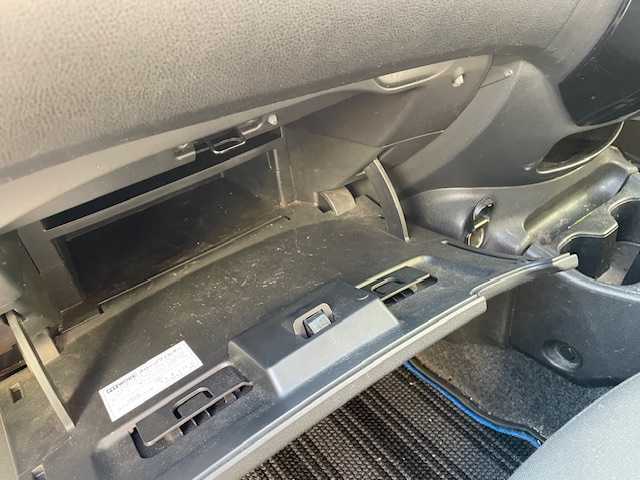 日産 ノート e－パワー X 神奈川県 2017(平29)年 12.4万km ガーネットレッド ワンオーナー/純正メモリナビ/全方位モニター/ETC/プッシュスタート/バックカメラ/ウィンカーミラー/取説・保証書/純正フロアマット