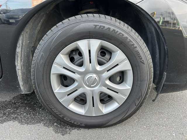 日産 ノート e－パワー X 静岡県 2017(平29)年 6.9万km スーパーブラック 純正ナビ/・SD/・FM/AM/・フルセグTV/・Bluetooth/・CD/DVD/・Music Stocker/・AUX/主要装備/・ＥＴＣ/・ドライブレコーダー/・衝突被害軽減システム/・オートエアコン/・オートライト/・横滑り防止装置/・純正ホイールキャップ/・リアスポイラー/・スマートキー（スペアキー１本）