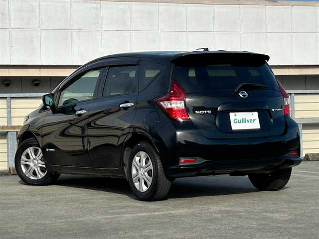 日産 ノート e－パワー X 静岡県 2017(平29)年 6.9万km スーパーブラック 純正ナビ/・SD/・FM/AM/・フルセグTV/・Bluetooth/・CD/DVD/・Music Stocker/・AUX/主要装備/・ＥＴＣ/・ドライブレコーダー/・衝突被害軽減システム/・オートエアコン/・オートライト/・横滑り防止装置/・純正ホイールキャップ/・リアスポイラー/・スマートキー（スペアキー１本）