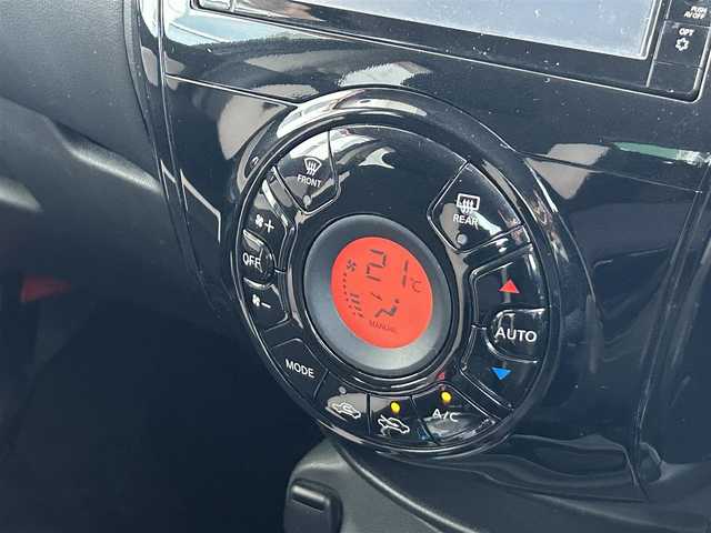 日産 ノート e－パワー X 静岡県 2017(平29)年 6.9万km スーパーブラック 純正ナビ/・SD/・FM/AM/・フルセグTV/・Bluetooth/・CD/DVD/・Music Stocker/・AUX/主要装備/・ＥＴＣ/・ドライブレコーダー/・衝突被害軽減システム/・オートエアコン/・オートライト/・横滑り防止装置/・純正ホイールキャップ/・リアスポイラー/・スマートキー（スペアキー１本）
