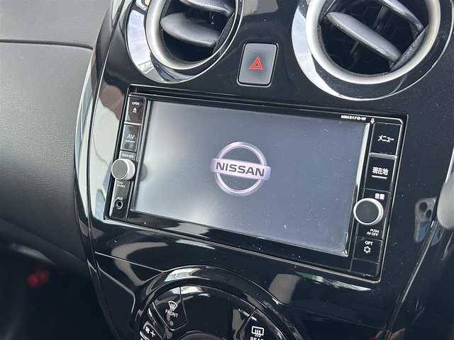 日産 ノート e－パワー X 静岡県 2017(平29)年 6.9万km スーパーブラック 純正ナビ/・SD/・FM/AM/・フルセグTV/・Bluetooth/・CD/DVD/・Music Stocker/・AUX/主要装備/・ＥＴＣ/・ドライブレコーダー/・衝突被害軽減システム/・オートエアコン/・オートライト/・横滑り防止装置/・純正ホイールキャップ/・リアスポイラー/・スマートキー（スペアキー１本）