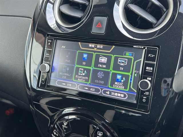 日産 ノート e－パワー X 静岡県 2017(平29)年 6.9万km スーパーブラック 純正ナビ/・SD/・FM/AM/・フルセグTV/・Bluetooth/・CD/DVD/・Music Stocker/・AUX/主要装備/・ＥＴＣ/・ドライブレコーダー/・衝突被害軽減システム/・オートエアコン/・オートライト/・横滑り防止装置/・純正ホイールキャップ/・リアスポイラー/・スマートキー（スペアキー１本）