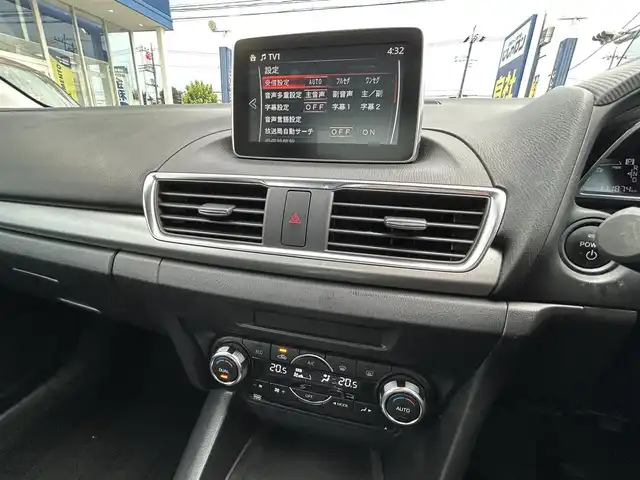 マツダ アクセラ ハイブリッド S 群馬県 2015(平27)年 11.2万km スノーフレイクホワイトパールマイカ (株)IDOMが運営する【じしゃロン伊勢崎店】の自社ローン専用車両になりますこちらは現金またはオートローンご利用時の価格です。自社ローンご希望の方は別途その旨お申付け下さい/純正ナビ/・フルセグTV/・Bluetooth接続/・CD/DVD再生/・AM/FM/バックカメラ/ビルトインETC/クルーズコントロール/リアビークルモニタリングシステム/アダプティブフロントライティングシステム/ヘッドアップディスプレイ/オートライト/スペアキー/純正16インチアルミ/純正フロアマット/フォグランプ