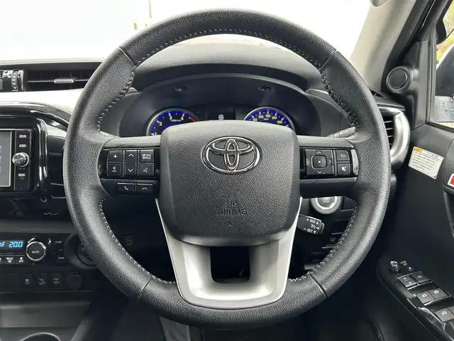 トヨタ ハイラックス Z 岩手県 2018(平30)年 1.9万km アティチュードブラックマイカ ・4WD/・純正ナビ（NSZT-W66T）/・フルセグ/・AM/FM/CD/Bluetooth/・プッシュスタート/・スマートキー/・スペアキー1本/・Toyota Safety Sense/・横滑り防止/・オートライト/・LEDヘットライト/・レーダークルーズコントロール/・ダウンヒルアシストコントロール/・MTモード付AT/・純正ETC/・純正フロアマット/・純正ドアバイザー/・純正AW/・ハードノトカバー/・純正ダンパー/・サマータイヤ純正AWセット積み/・保証書/・取扱説明書