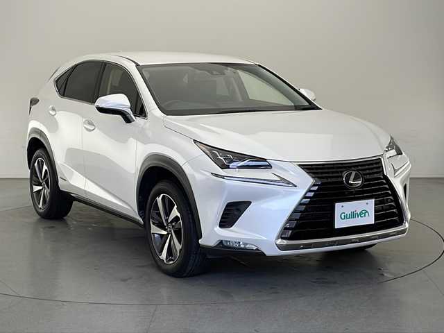 レクサス ＮＸ 300h Iパッケージ 長野県 2020(令2)年 6.7万km ソニッククォーツ 4WD/純正ナビ　/（フルセグ/Bluetooth/CD/DVD/USB)/全方位モニター/衝突軽減ブレーキ/レーンキープアシスト/レーダークルーズコントロール/ブラインドスポットモニター/前後コーナーセンサー/ビルトインETC2.0/前後ドライブレコーダー/前席パワーシート（D席メモリ付き）/前席シートヒーター/ステアリングヒーター/角型3眼LEDヘッドライト/置くだけ充電/パドルシフト/ステアリングスイッチ/革巻きステアリング/電子パーキングブレーキ/ナノイーエアコン搭載/ドライブモード/スマートキー
