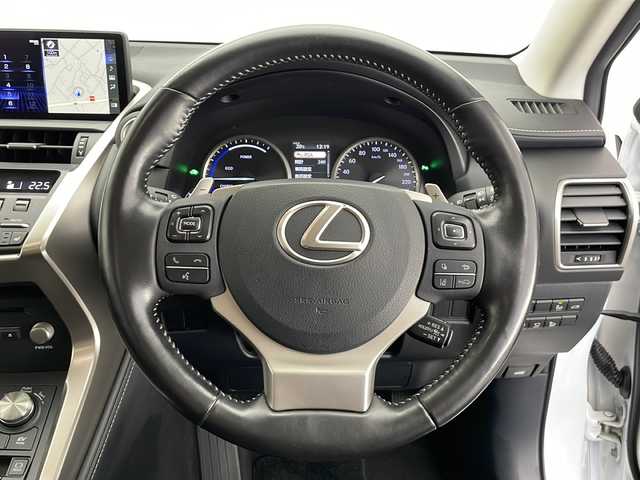 レクサス ＮＸ 300h Iパッケージ 長野県 2020(令2)年 6.7万km ソニッククォーツ 4WD/純正ナビ　/（フルセグ/Bluetooth/CD/DVD/USB)/全方位モニター/衝突軽減ブレーキ/レーンキープアシスト/レーダークルーズコントロール/ブラインドスポットモニター/前後コーナーセンサー/ビルトインETC2.0/前後ドライブレコーダー/前席パワーシート（D席メモリ付き）/前席シートヒーター/ステアリングヒーター/角型3眼LEDヘッドライト/置くだけ充電/パドルシフト/ステアリングスイッチ/革巻きステアリング/電子パーキングブレーキ/ナノイーエアコン搭載/ドライブモード/スマートキー