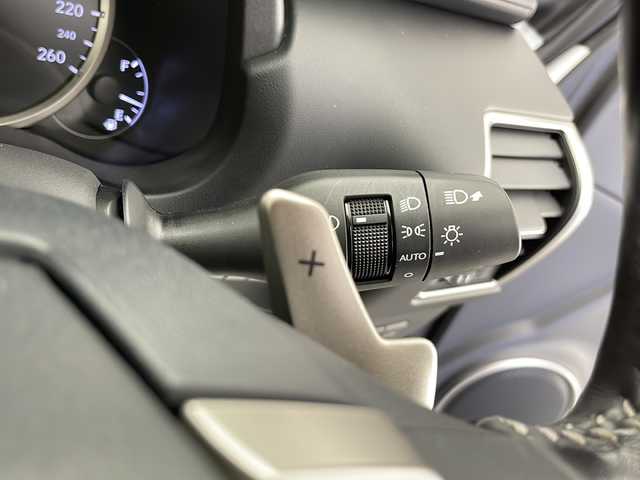 レクサス ＮＸ 300h Iパッケージ 長野県 2020(令2)年 6.7万km ソニッククォーツ 4WD/純正ナビ　/（フルセグ/Bluetooth/CD/DVD/USB)/全方位モニター/衝突軽減ブレーキ/レーンキープアシスト/レーダークルーズコントロール/ブラインドスポットモニター/前後コーナーセンサー/ビルトインETC2.0/前後ドライブレコーダー/前席パワーシート（D席メモリ付き）/前席シートヒーター/ステアリングヒーター/角型3眼LEDヘッドライト/置くだけ充電/パドルシフト/ステアリングスイッチ/革巻きステアリング/電子パーキングブレーキ/ナノイーエアコン搭載/ドライブモード/スマートキー