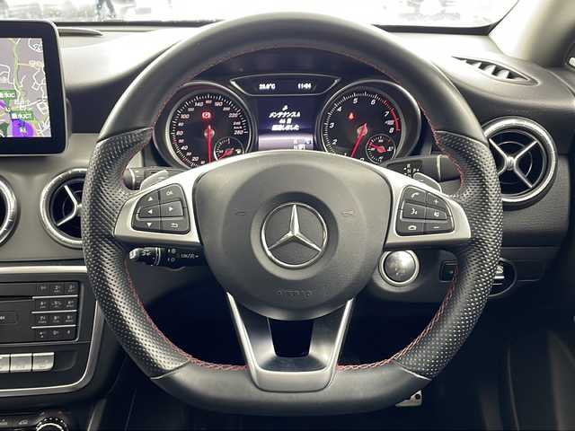 メルセデス・ベンツ ＣＬＡ１８０ Sブレイク AMG スタイル 兵庫県 2018(平30)年 4万km ポーラシルバー ・HDDナビ/・CD/DVD/USB/SD/Bluetooth/フルセグテレビ/・バックカメラ/・クルーズコントロール/・ETC/・USB入力端子/・純正フロアマット/・サンルーフ/・パドルシフト/・ハーフレザーシート/・メモリシート（D席）/・パワーシート（D席＋N席）/・ヒートシーター（D席＋N席）/・純正18インチアルミホイール/・横滑り防止装置/・盗難防止装置/・衝突被害軽減システム/・レーンキープアシスト/・W＋サイドエアバッグ/・カーテンエアバッグ/・オートライト/・LEDヘッドライト/・スマートキー/・プッシュスタートボタン/・オートエアコン