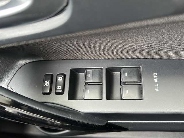 トヨタ オーリス 120T　RSパッケージ 埼玉県 2016(平28)年 7.5万km ブラックマイカ ETC2.0/レーンキープアシスト/盗難防止/横滑り防止/ドアバイザー/衝突軽減/純正メーカーオプションナビ(CD/DVD/BT/AM/FM)/フルセグテレビ　/プッシュスタート　/純正フロアマット　/スペアタイヤ(サマー/スチール/125.70.17)/LEDライト　/電格ミラー　/パドルシフト/ISOFIX/バックカメラ/アイドリングストップ/クルーズコントロール