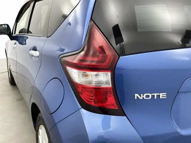 日産 ノート e－パワー X 福井県 2018(平30)年 3.9万km シャイニングブルー 純正ナビ/・AM/FM/BT/CD/・フルセグTV/・全方位カメラ/デジタルインナーミラー/エマージェンシーブレーキパッケージ/・エマージェンシーブレーキ/・車線逸脱警報/・ビークルダイナミックコントロール/・踏み間違い衝突防止アシスト/・機能付アラウンドビューモニター/ETC/オートエアコン/横滑り防止装置/ステアリングリモコン/プッシュスタート/スマートキー/ドアバイザー/電動格納ミラー