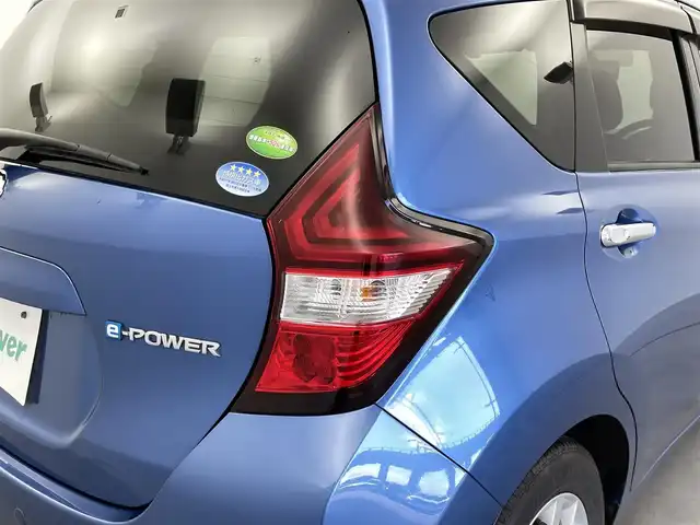 日産 ノート e－パワー X 福井県 2018(平30)年 3.9万km シャイニングブルー 純正ナビ/・AM/FM/BT/CD/・フルセグTV/・全方位カメラ/デジタルインナーミラー/エマージェンシーブレーキパッケージ/・エマージェンシーブレーキ/・車線逸脱警報/・ビークルダイナミックコントロール/・踏み間違い衝突防止アシスト/・機能付アラウンドビューモニター/ETC/オートエアコン/横滑り防止装置/ステアリングリモコン/プッシュスタート/スマートキー/ドアバイザー/電動格納ミラー