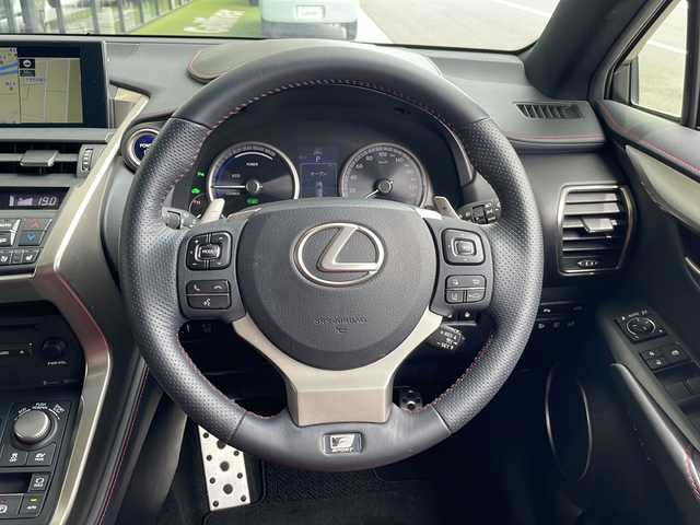 レクサス ＮＸ 300h Fスポーツ 愛知県 2015(平27)年 2.2万km スターライトブラックガラスフレーク 衝突軽減システム/純正SDナビ/三眼LEDヘッドライト/レーダークルーズコントロール/シートヒーター/本革シート/エアシート/フルセグ/CD/DVD/Bluetooth/バックカメラ/電動リアゲート/ヘッドアップディスプレイ/コーナーセンサー/純正アルミホイール/ステアリングヒーター/パドルシフト/オートマチックハイビーム/ドライブレコーダー/ETC/ステアリングスイッチ/スマートキー/プッシュスタート