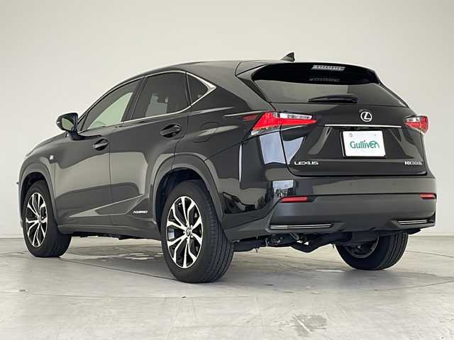 レクサス ＮＸ 300h Fスポーツ 愛知県 2015(平27)年 2.2万km スターライトブラックガラスフレーク 衝突軽減システム/純正SDナビ/三眼LEDヘッドライト/レーダークルーズコントロール/シートヒーター/本革シート/エアシート/フルセグ/CD/DVD/Bluetooth/バックカメラ/電動リアゲート/ヘッドアップディスプレイ/コーナーセンサー/純正アルミホイール/ステアリングヒーター/パドルシフト/オートマチックハイビーム/ドライブレコーダー/ETC/ステアリングスイッチ/スマートキー/プッシュスタート