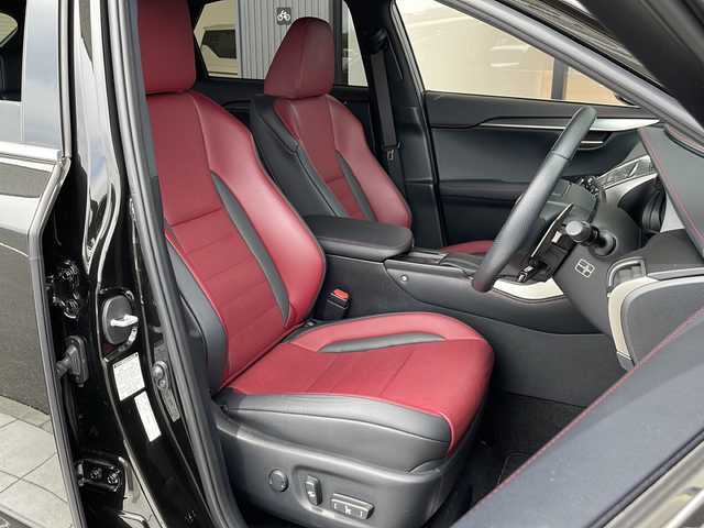 レクサス ＮＸ 300h Fスポーツ 愛知県 2015(平27)年 2.2万km スターライトブラックガラスフレーク 衝突軽減システム/純正SDナビ/三眼LEDヘッドライト/レーダークルーズコントロール/シートヒーター/本革シート/エアシート/フルセグ/CD/DVD/Bluetooth/バックカメラ/電動リアゲート/ヘッドアップディスプレイ/コーナーセンサー/純正アルミホイール/ステアリングヒーター/パドルシフト/オートマチックハイビーム/ドライブレコーダー/ETC/ステアリングスイッチ/スマートキー/プッシュスタート