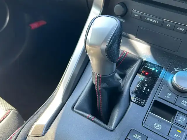 レクサス ＮＸ 300h Fスポーツ 宮城県 2016(平28)年 7.8万km マーキュリーグレーマイカ プリクラッシュセーフティシステムセット/・ミリ波レーダー式プリクラッシュセーフティシステム/・レーダークルーズコントロール/レーンディパーチャーアラートセット/・ステアリング制御付きレーンディパーチャーアラート/・オートマチックハイビーム/ソナーセット/・クリアランスソナー/・バックソナー/パワーバックドア/角型3眼LEDヘッドランプ/＝＝＝/純正ナビ/・CD/DVD/・Bluetooth/・フルセグTV/バックカメラ/ビルトインETC/革シート/シートヒーター/ベンチレーション/パワーシート（運転席メモリー機能付）/革巻きステアリング/ステアリングヒーター/ステアリングスイッチ/パドルシフト/電動パーキングブレーキ/ブレーキホールド/電動格納ミラー/純正18インチAW/スペアタイヤ/純正フロアマット/トノカバー/ドアバイザー/W/サイド/カーテンエアバッグ