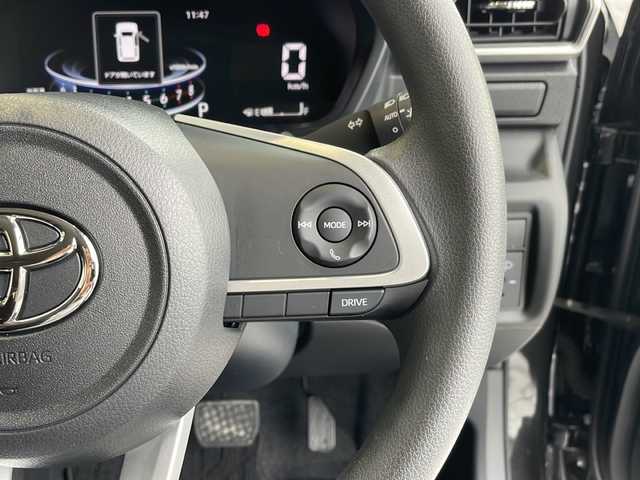 トヨタ ライズ G 愛知県 2023(令5)年 0.9万km ブラックマイカメタリック 衝突被害軽減ブレーキ/純正9インチディスプレイオーディオ（ナビなし）/フルセグTV/Bluetooth/バックカメラ/コーナーセンサー/純正アルミホイール/ブラインドスポットモニター/LEDヘッドライト/オートマチックハイビーム/ETC/ステアリングスイッチ/スマートキー/プッシュスタート