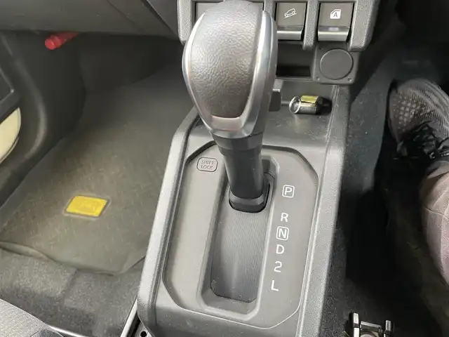 スズキ ジムニー シエラ JL 石川県 2019(令1)年 4.1万km シフォンアイボリーM 4WD/スズキセーフティサポート/オプショングリル/マッドフラップ/純正メモリーナビ/CD/DVD/フルセグTV/スマートキー/プッシュスタート/シートヒーター/電動ミラー/純正アルミホイール/ビルトインETC