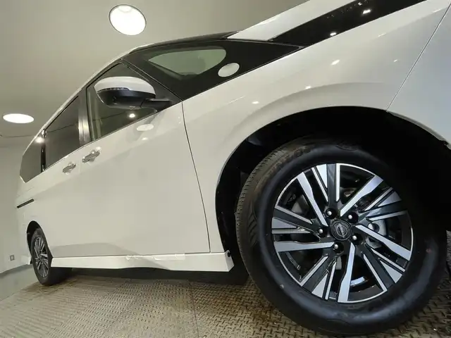 日産 セレナ e－パワー ハイウェイスター V 愛知県 2025(令7)年 0.1万km未満 プリズムホワイト 登録済未使用車/純正１２．３インチナビ　/（Bluetooth/フルセグTV/USB/FM/AM/CarPlay)/アラウンドビューモニター　/ＳＯＳコール　/プロパイロット　/衝突軽減ブレーキ/両側パワースライドドア　/ビルトインＥＴＣ２．０　/デジタルインナーミラー　/ワイヤレス充電　/ブラインドスポットモニター　/コーナーセンサー/車線逸脱警報　/オートマチックハイビーム/ＬＥＤヘッドライト/LEDフォグランプ/ドライブレコーダー/HDMI接続/USB端子/プッシュスタート/　　-スマートキー
