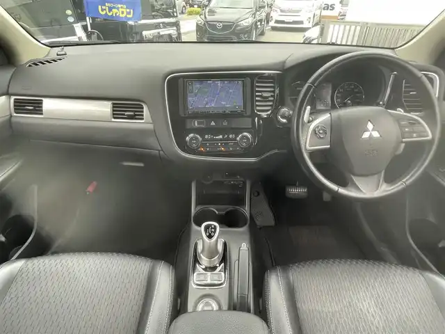 三菱 アウトランダー ＰＨＥＶ G セーフティパッケージ 兵庫県 2014(平26)年 11.9万km アメジストブラック (株)IDOMが運営する【じしゃロン西宮店】の自社ローン専用車両になります。こちらは現金またはオートローンご利用時の価格です。自社ローンご希望の方は別途その旨お申付け下さい/＊ETC/＊クルーズコントロールあり/＊フルセグ/＊シートヒーター/＊エアシート/＊横滑り防止装置/＊オートライト/＊レーンキープアシスト/＊衝突被害軽減システム
